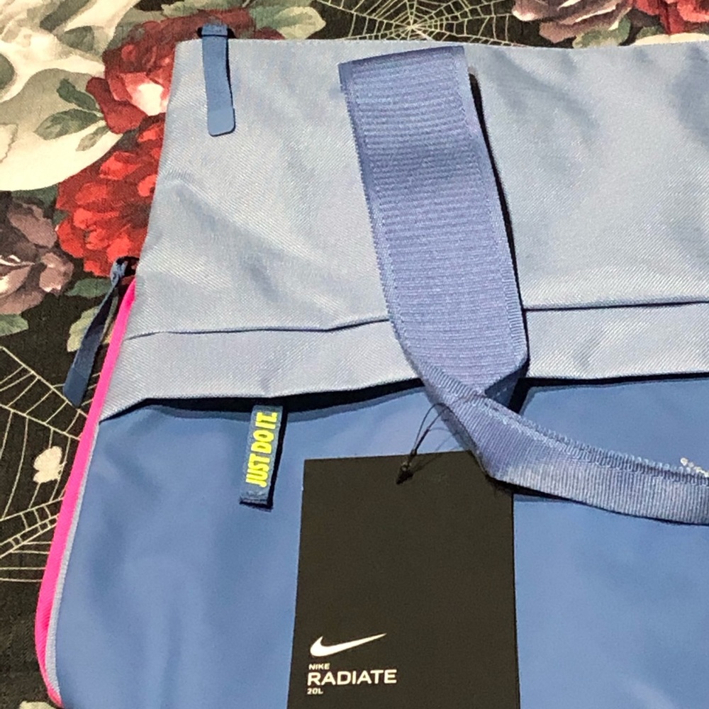 NWT NIKE RADIATE 20L PINK BLUE SHOULDER MISC BAG - Picture 3 of 8